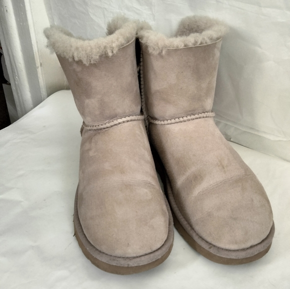 UGG🔴Classic bailey bow boots size 9 - Picture 8 of 12